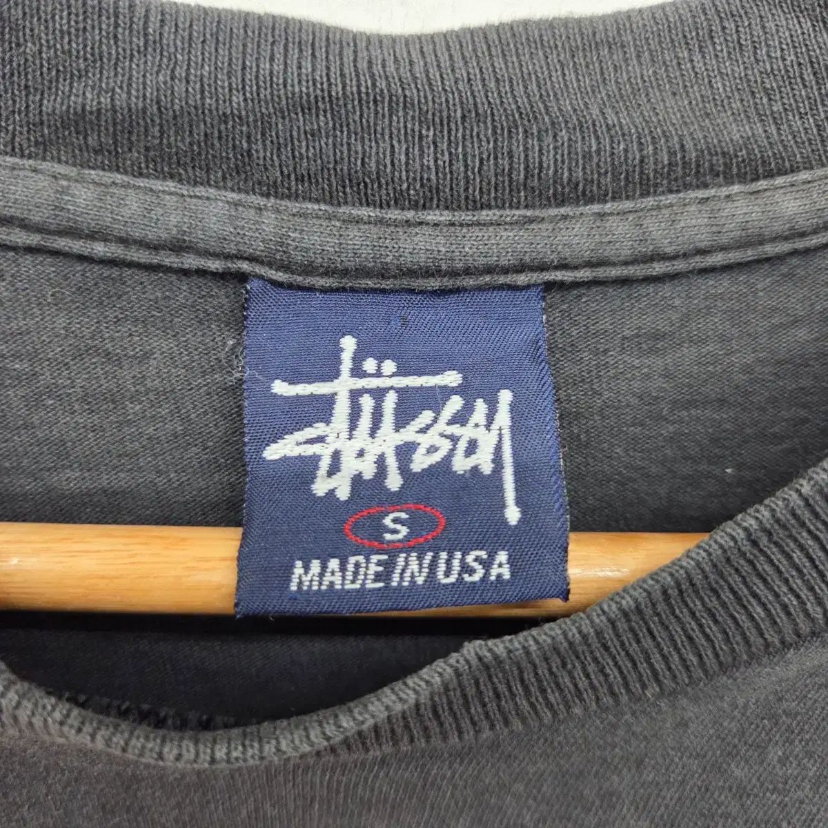 STUSSY ブラック オレンジ ロゴ 長袖 Tシャツ メンズ S STUSSY ブラック オレンジ ロゴ 長袖 Tシャツ メンズ S