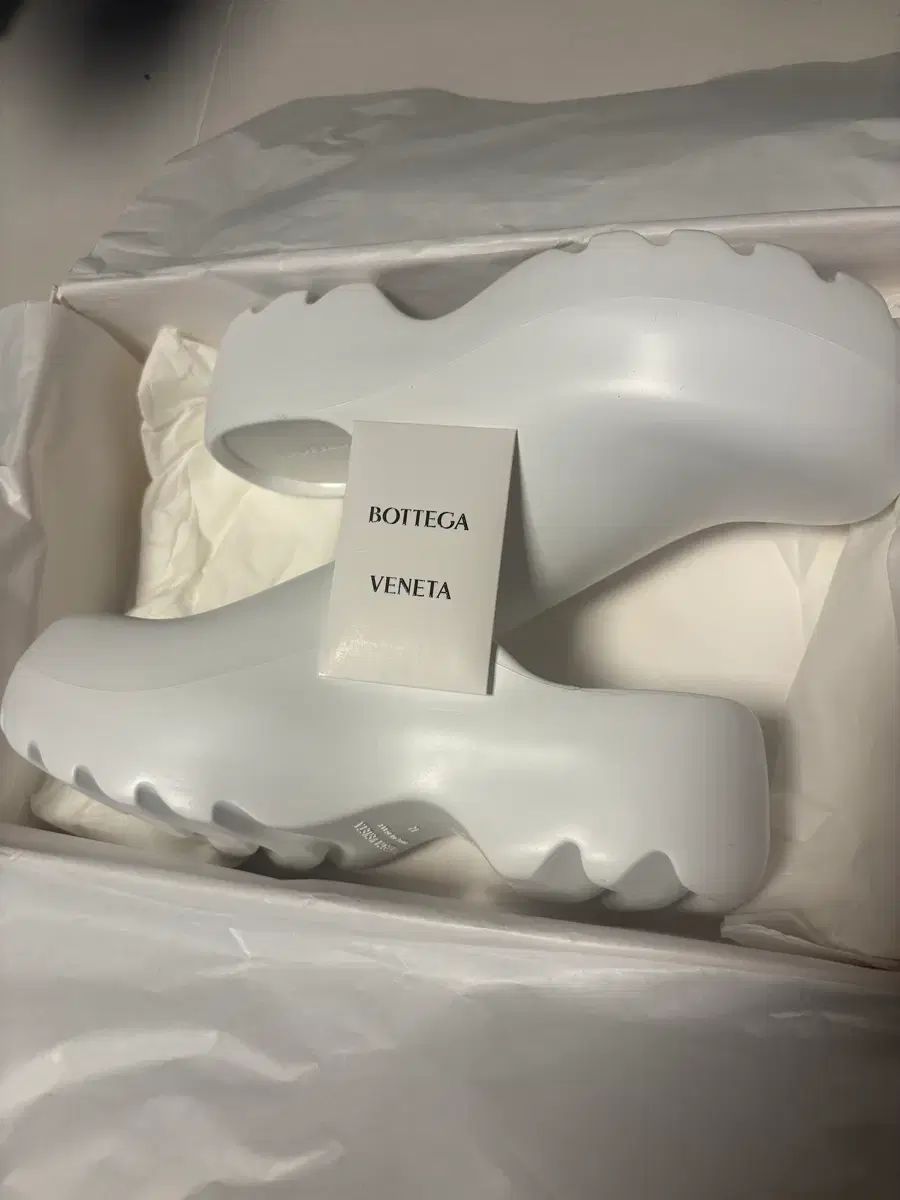 42 BOTTEGA VENETA ボッテガ・ヴェネタ ラバー フラッシュ klogg 新品 42 BOTTEGA VENETA ボッテガ・ヴェネタ ラバー フラッシュ klogg 新品