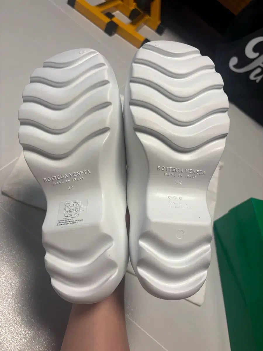42 BOTTEGA VENETA ボッテガ・ヴェネタ ラバー フラッシュ klogg 新品 42 BOTTEGA VENETA ボッテガ・ヴェネタ ラバー フラッシュ klogg 新品