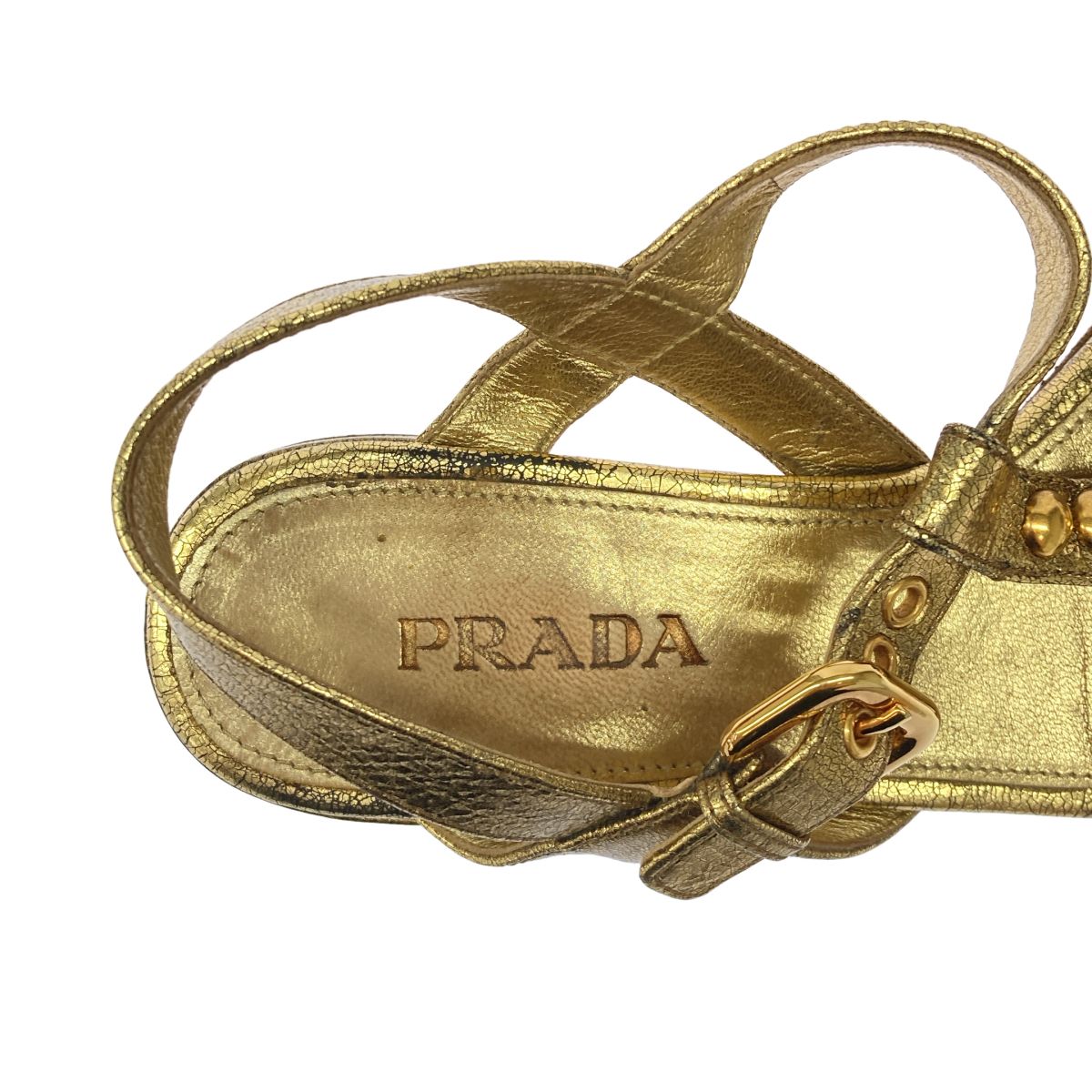 美品　PRADA プラダ　スタッズ付きゴールドサンダル　36 PRADA プラダ メタリックスタッズデザインサンダル ゴールド 36 - メルカリ