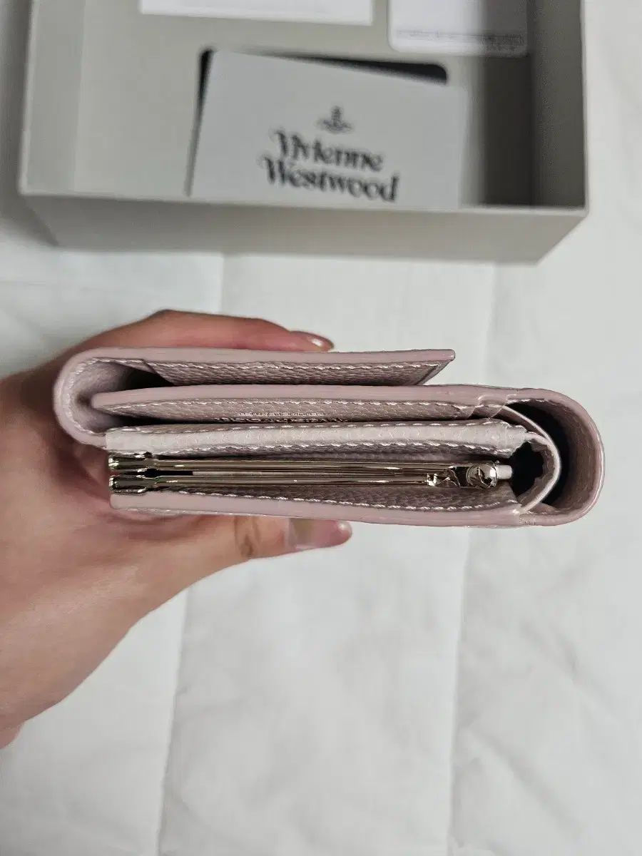 (新商品) VIVIENNE WESTWOOD ヴィヴィアン・ウエストウッド ピンク ゴールド 財布 日本限定 (新商品) VIVIENNE WESTWOOD ヴィヴィアン・ウエストウッド ピンク ゴールド 財布 日本限定