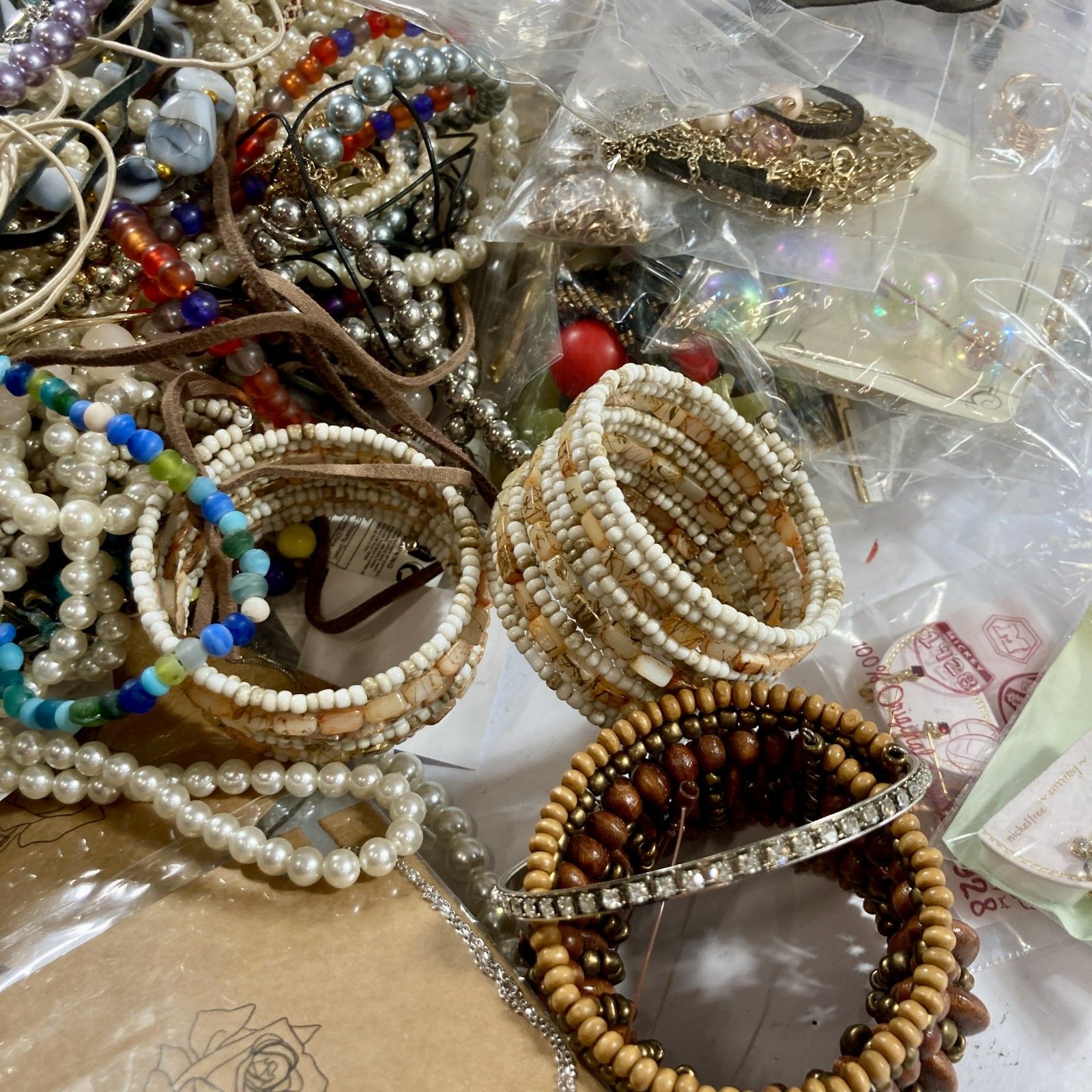 アクセサリー系まとめて大量に ネックレス 指輪 ブローチ　ピアス等その他いろいろ ☆ 希少 アクセサリー ジュエリー 大量 まとめ商品 ブローチ