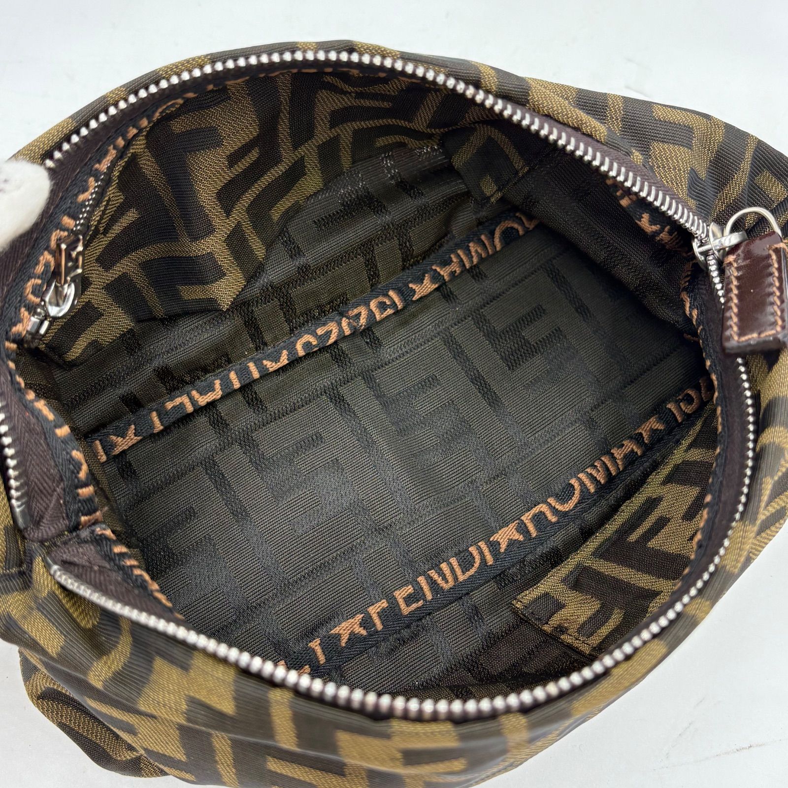FENDI フェンディ FF金具 ズッカ柄 アクセサリーポーチ ハンドバッグ