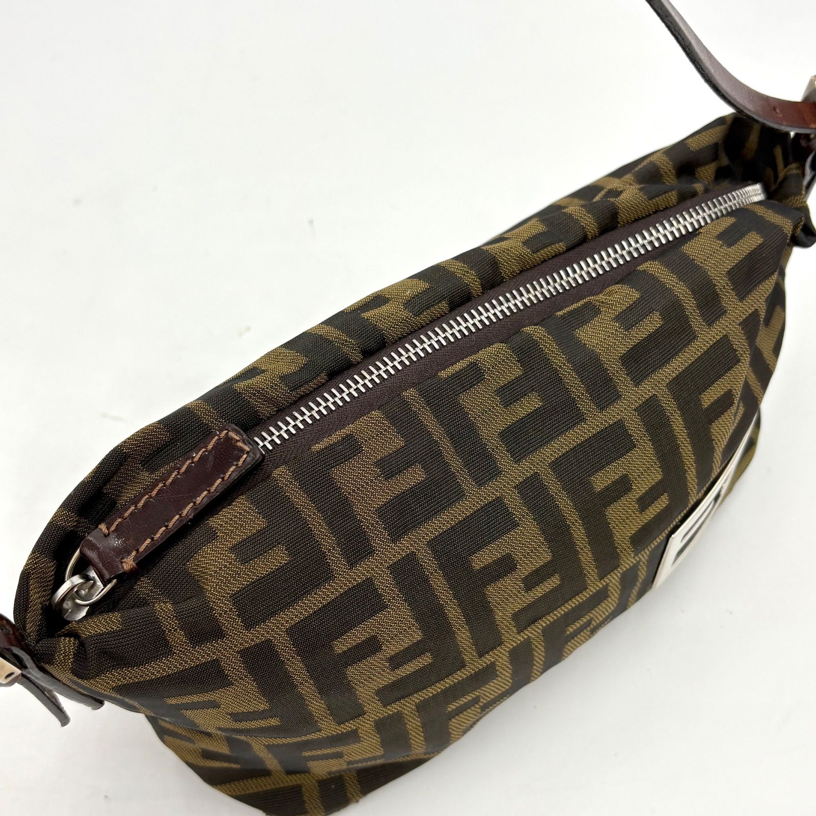 FENDI フェンディ アクセサリーポーチ　 ハンドバッグ FF柄 FENDI フェンディ FF金具 ズッカ柄 アクセサリーポーチ ハンドバッグ