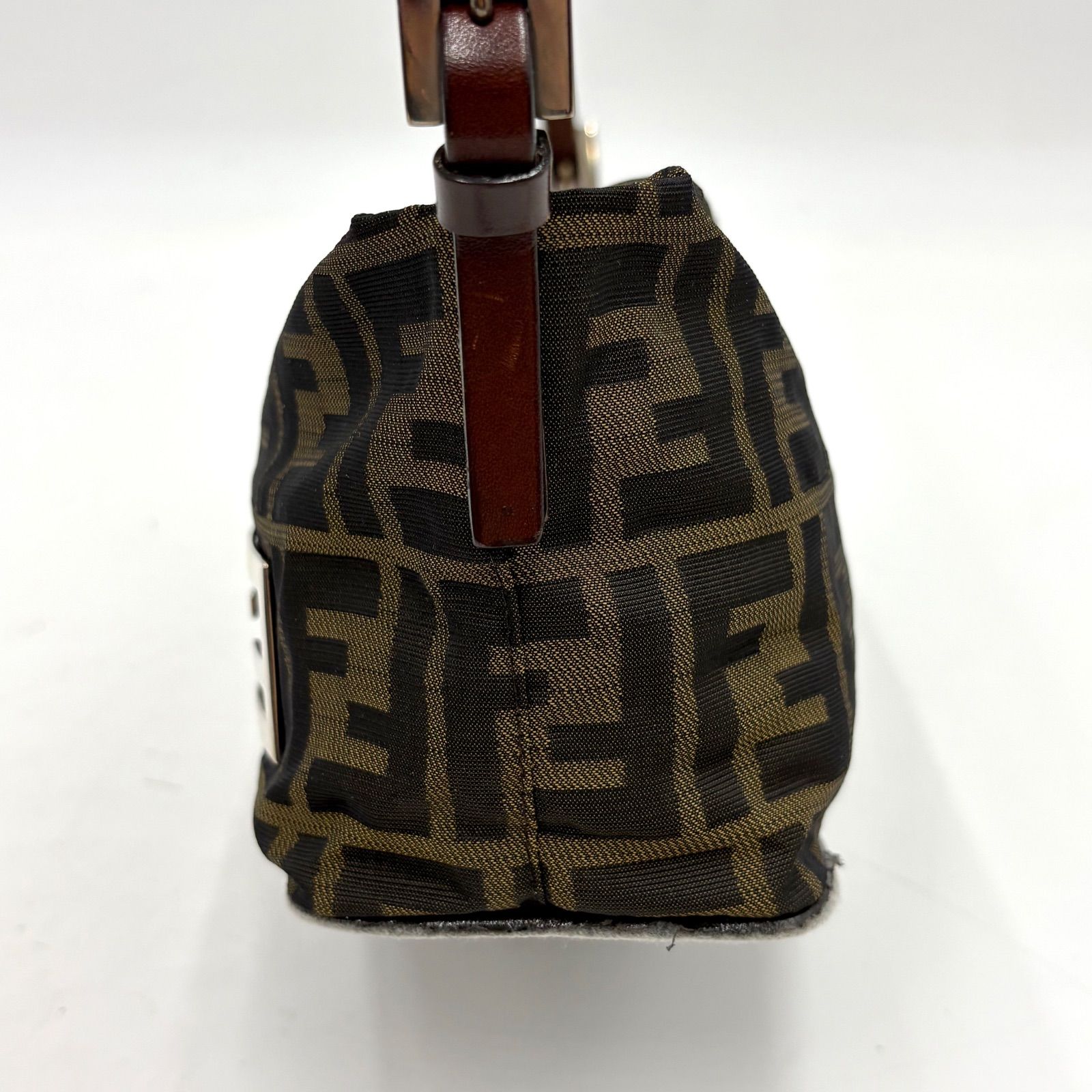 FENDI フェンディ アクセサリーポーチ　 ハンドバッグ FF柄 FENDI フェンディ FF金具 ズッカ柄 アクセサリーポーチ ハンドバッグ