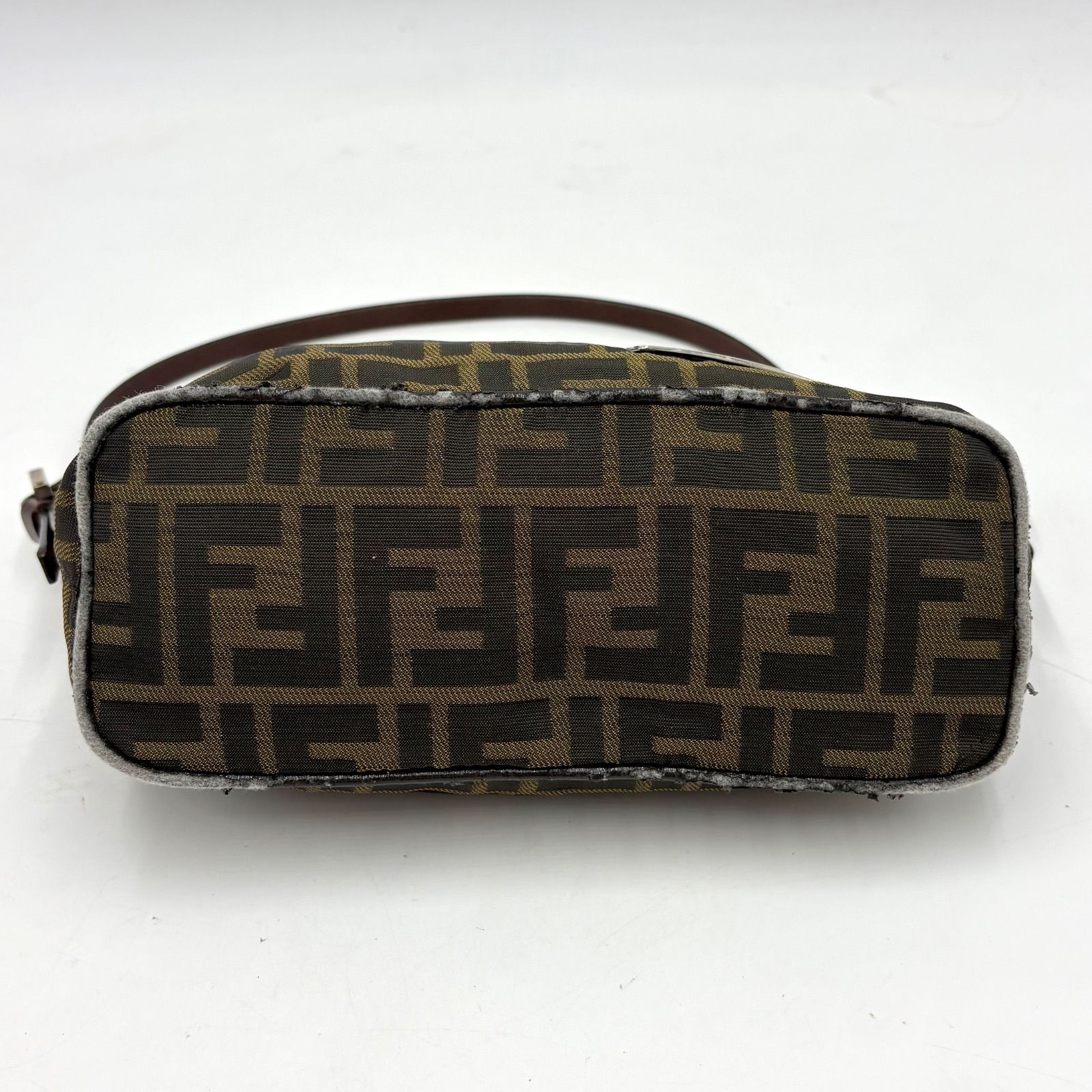 FENDI フェンディ FF金具 ズッカ柄 アクセサリーポーチ ハンドバッグ