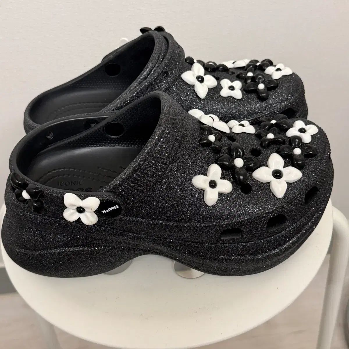 Crocs X SMFK Classic Bay klogg ブラック グリッター (250) - メルカリ