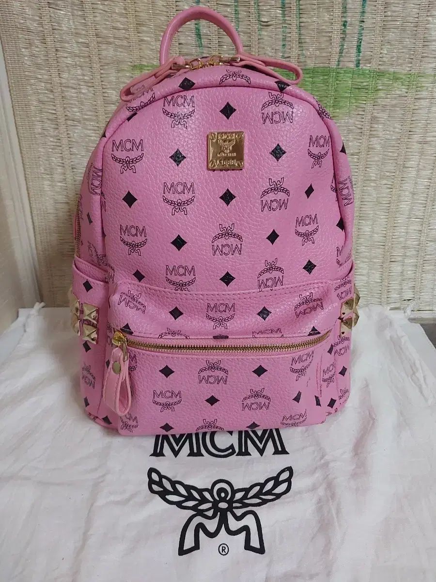 正規品) MCM ピンク スタッズ バックパック バッグ