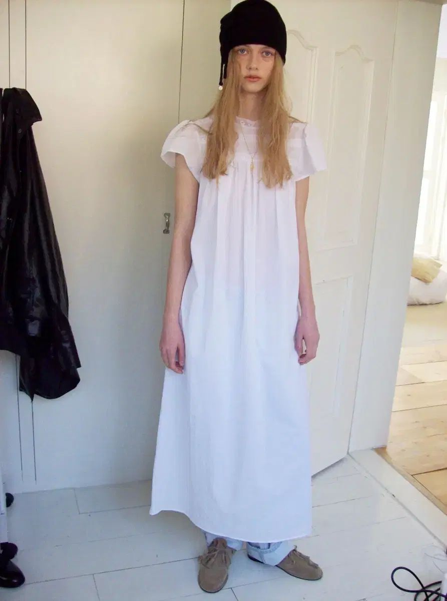 スムードムード Estonia Dress White