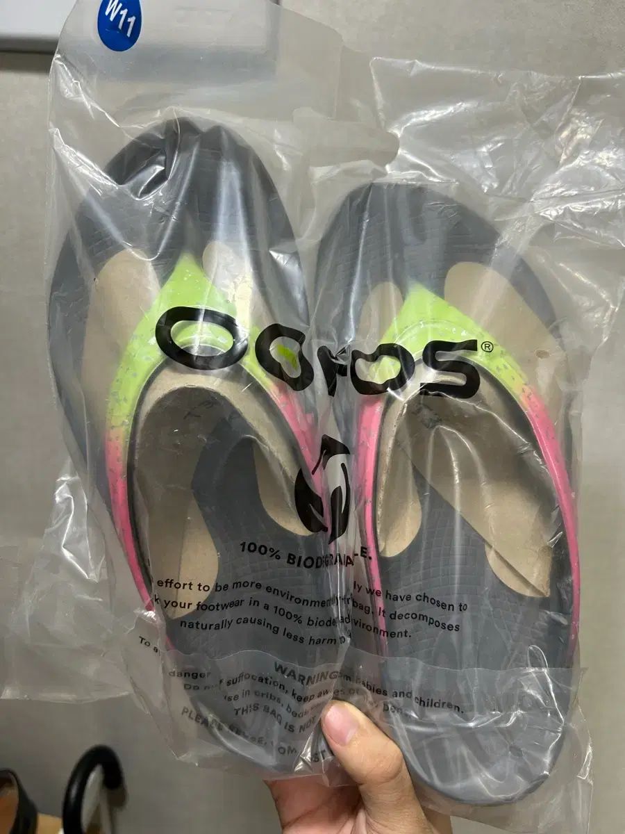 (新品) ウーフォス サンダル