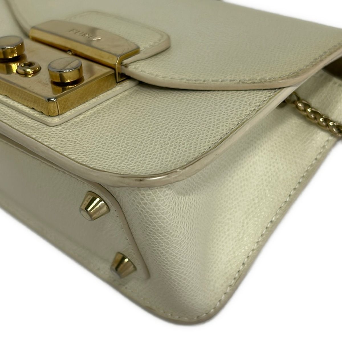 FURLA(フルラ) ショルダーバッグ メトロポリス 白 チェーンショルダー レザー