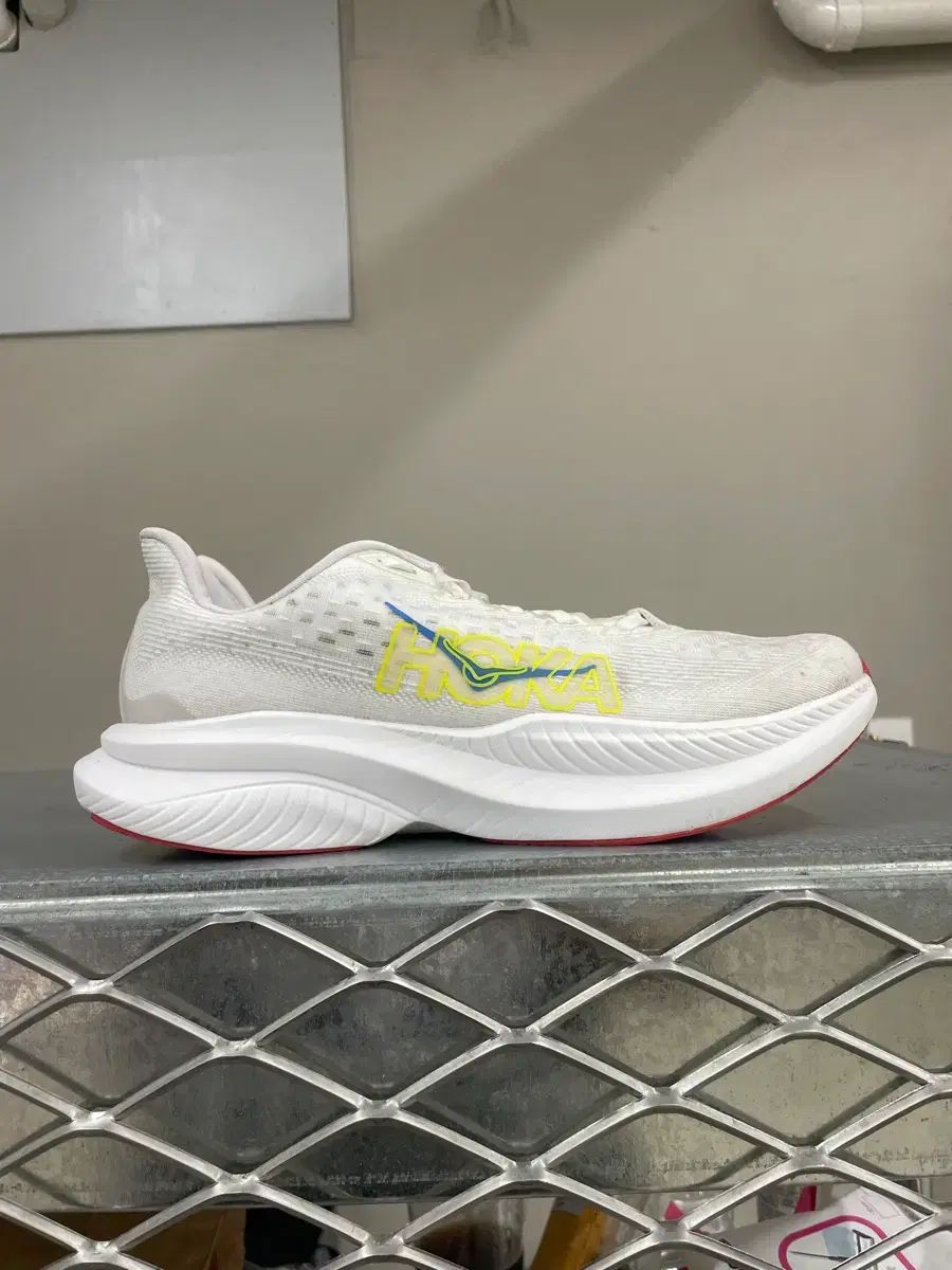 HOKA ONE ONE マッハ6 ホワイト ニンバス クラウド 260