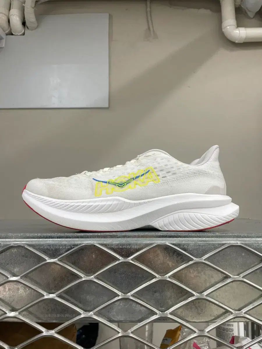 HOKA ONE ONE マッハ6 ホワイト ニンバス クラウド 260