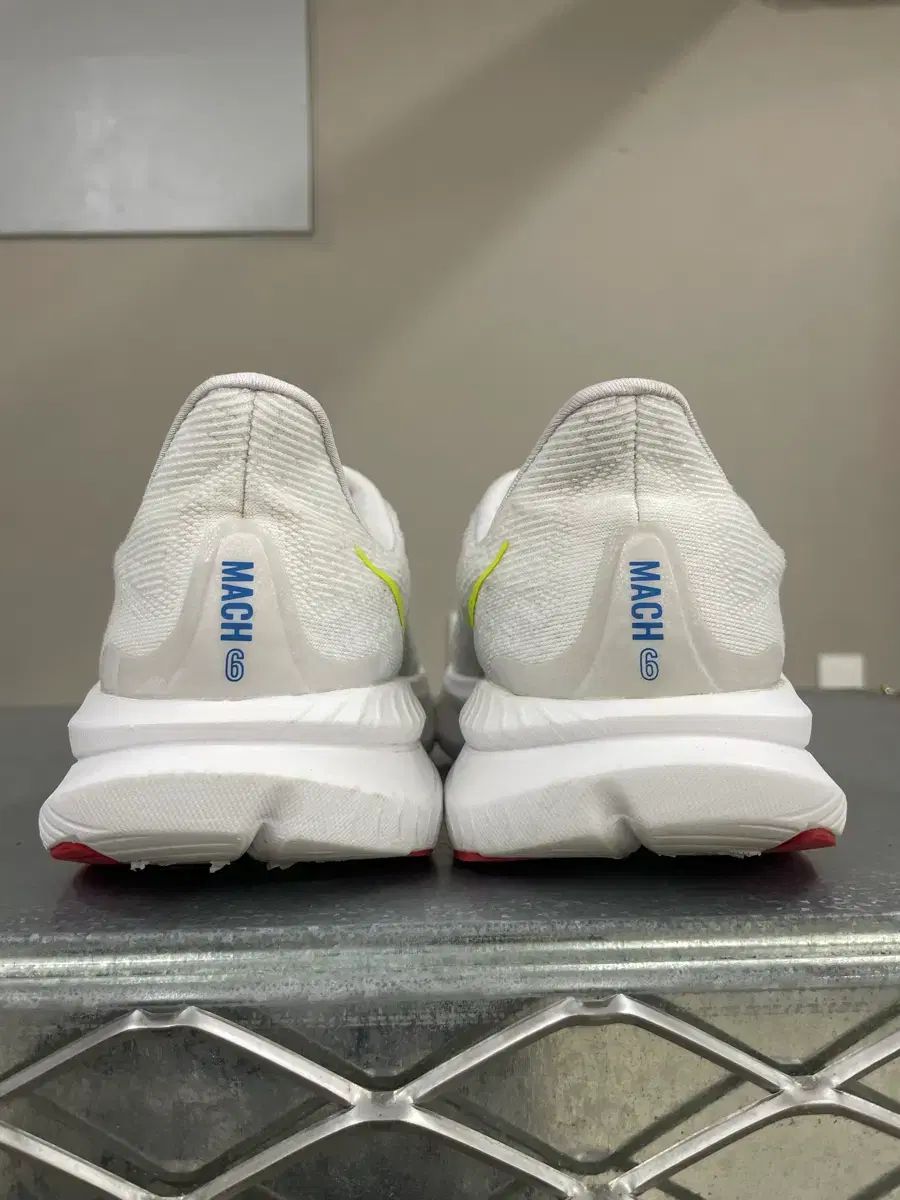 HOKA ONE ONE マッハ6 ホワイト ニンバス クラウド 260