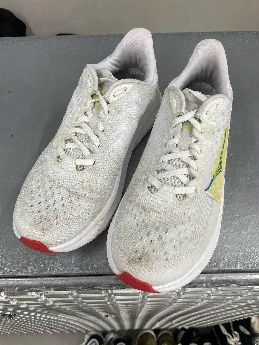 HOKA ONE ONE マッハ6 ホワイト ニンバス クラウド 260