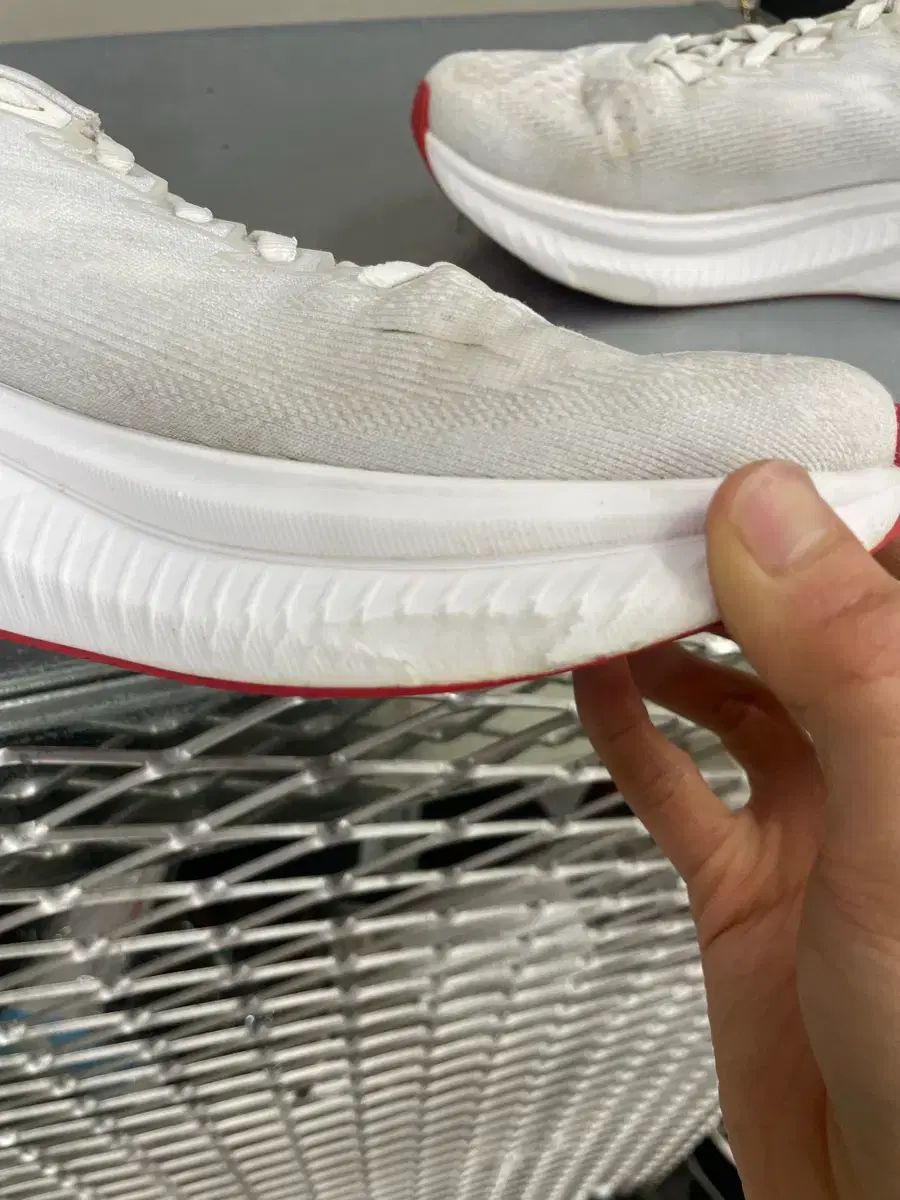 HOKA ONE ONE マッハ6 ホワイト ニンバス クラウド 260