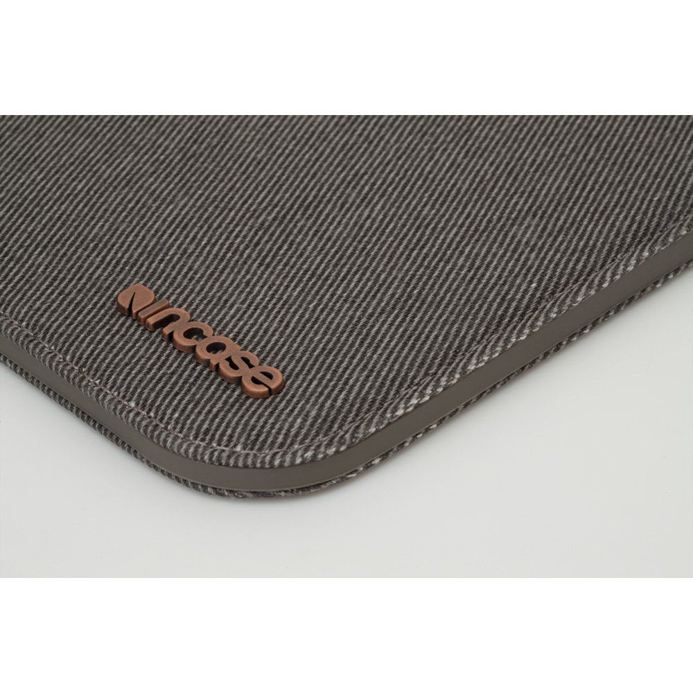 特価商品 Incase Pathway スリップスリーブ MacBook Air 13インチ用
