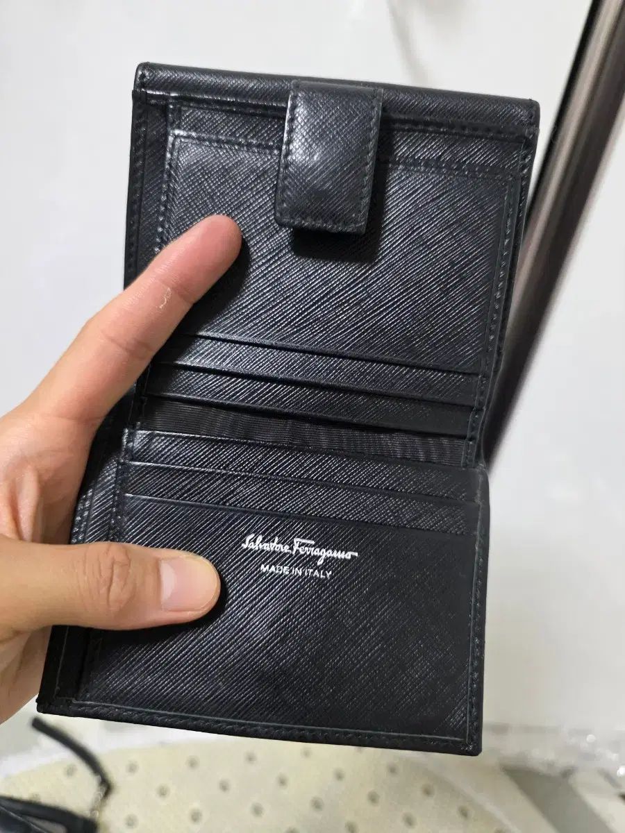FERRAGAMO フェラガモ ブラック 二つ折り財布 FERRAGAMO フェラガモ ブラック 二つ折り財布