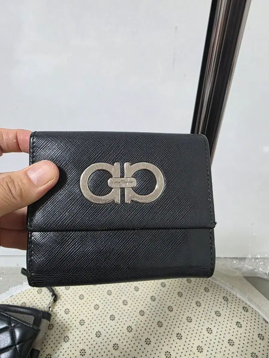 FERRAGAMO フェラガモ ブラック 二つ折り財布