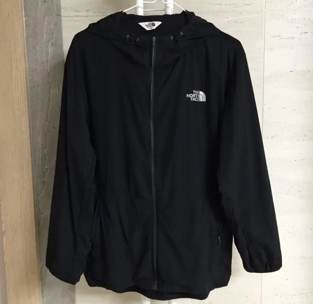 THE NORTH FACE ザノースフェイス ブラック フード ウィンドブレーカー