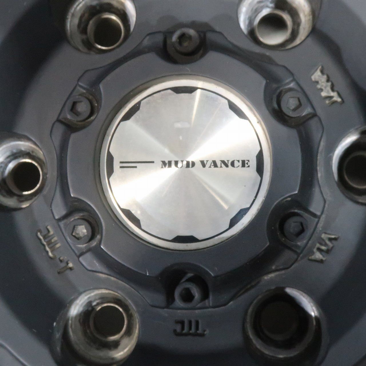 プラド ハイラックス サーフ 等 4本 MUD VANCE 06 17インチ 8J +20 6H