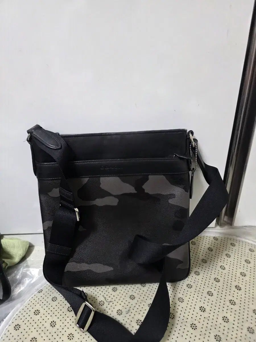 COACH カモフラージュ クロスバック メンズ バッグ