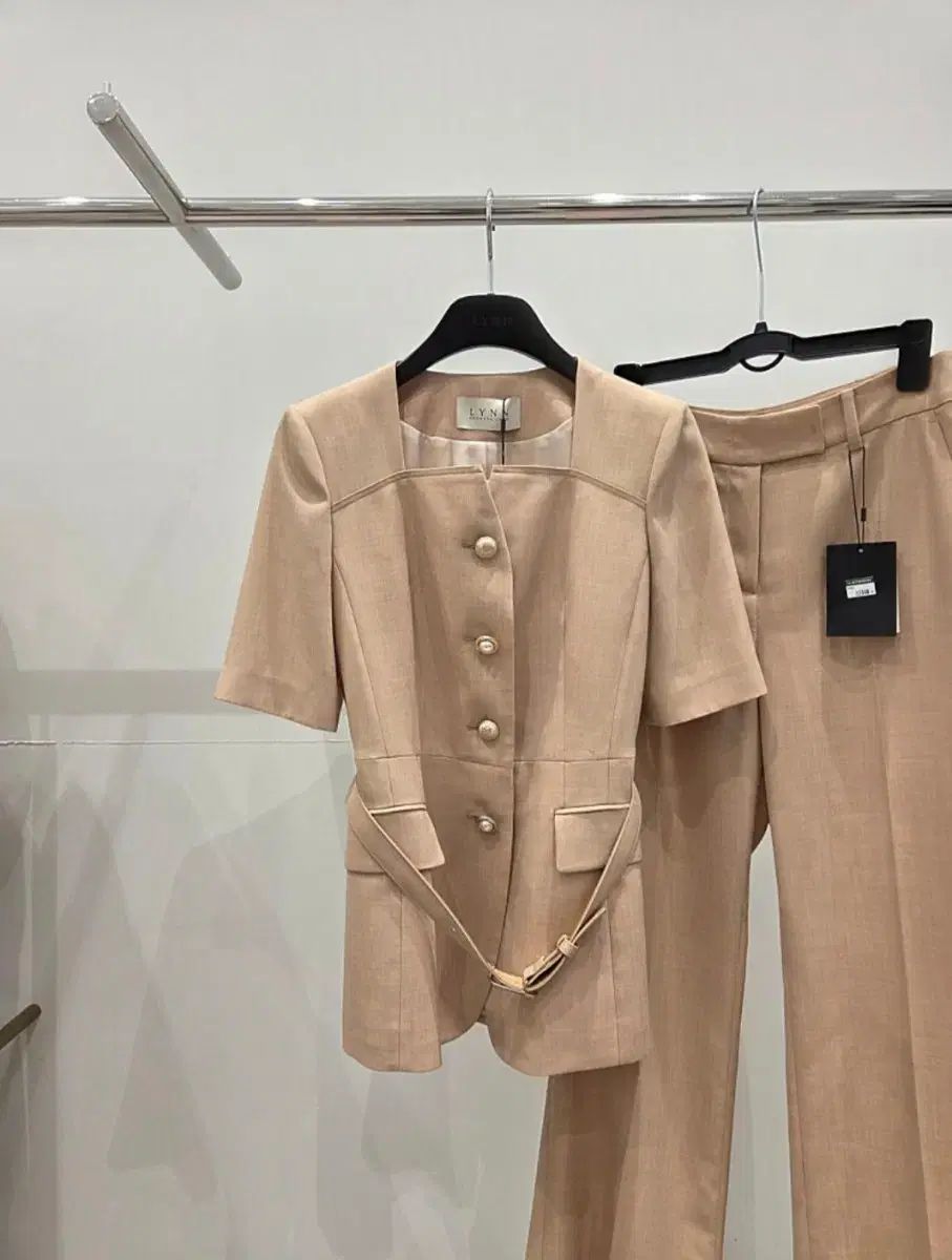(新品) LYNN 正規品 ベルト付き ジャケット スラックス セット
