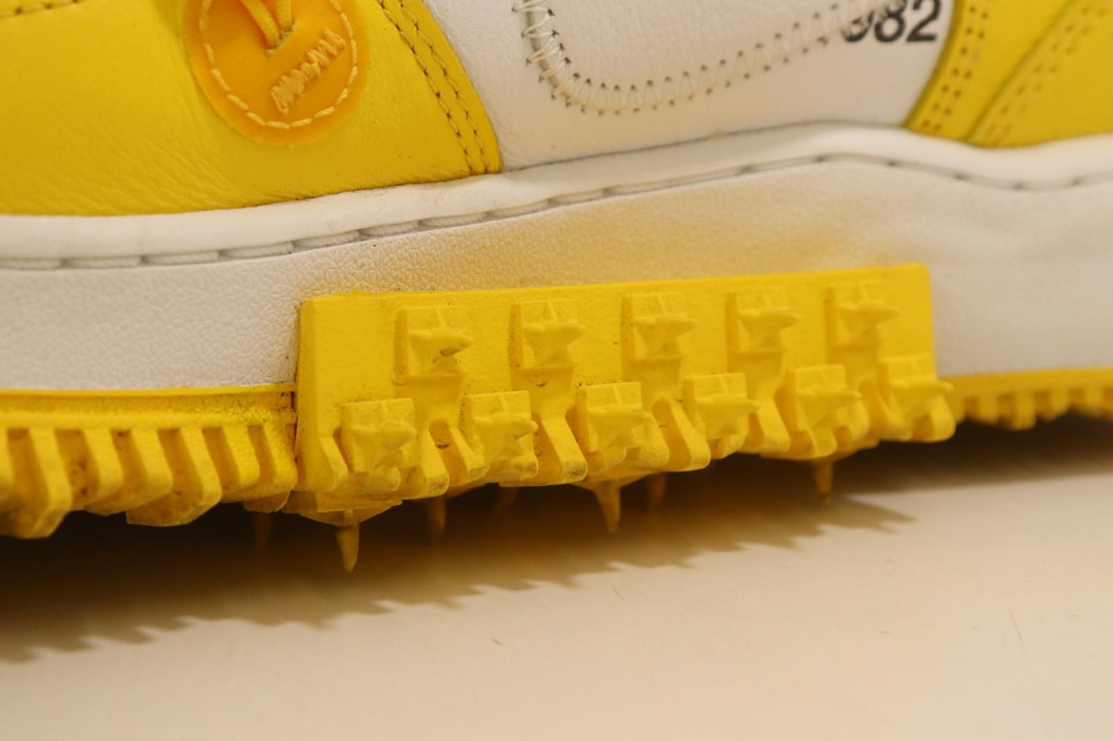 【中古】 NIKE メンズスニーカー 29cm AIR FORCE 1 MID SP LTHR NIKE x Off-White 29cm 白 ホワイト 黄 イエロー