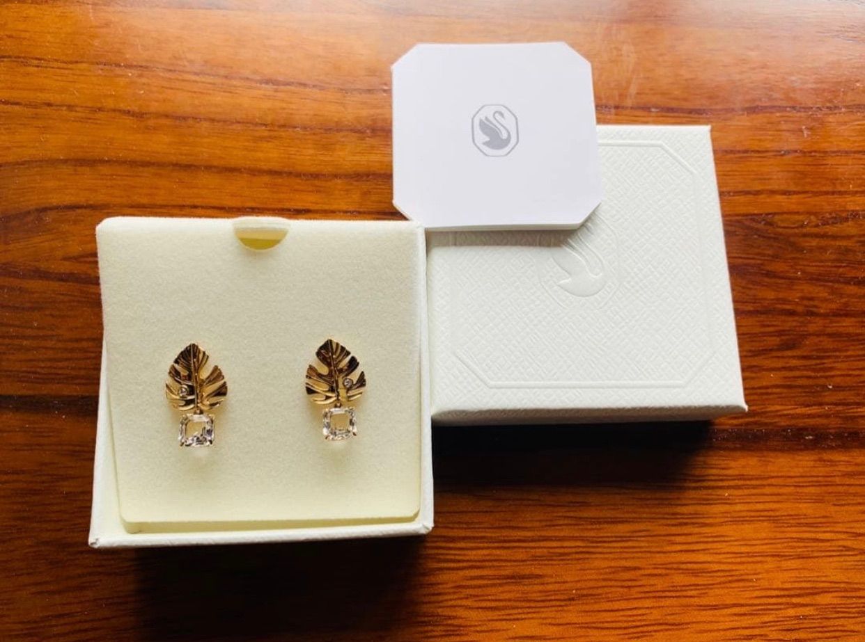 新品 スワロフスキー SWAROVSKI TROPICAL LEAF ピアス