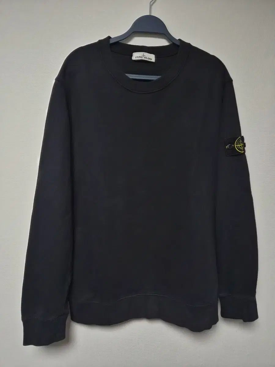 STONE ISLAND ストーンアイランド ブラック スウェット
