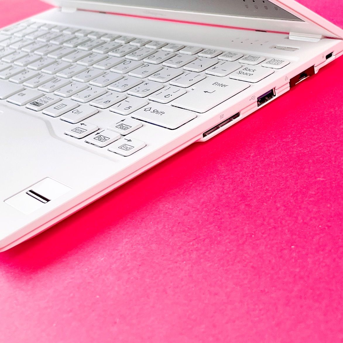 液晶美品✨️富士通 第8世代Corei7✨小型軽量ノートパソコン