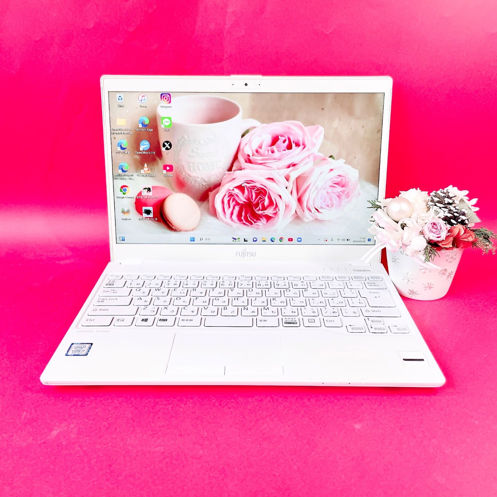 液晶美品✨️富士通 第8世代Corei7✨小型軽量ノートパソコン
