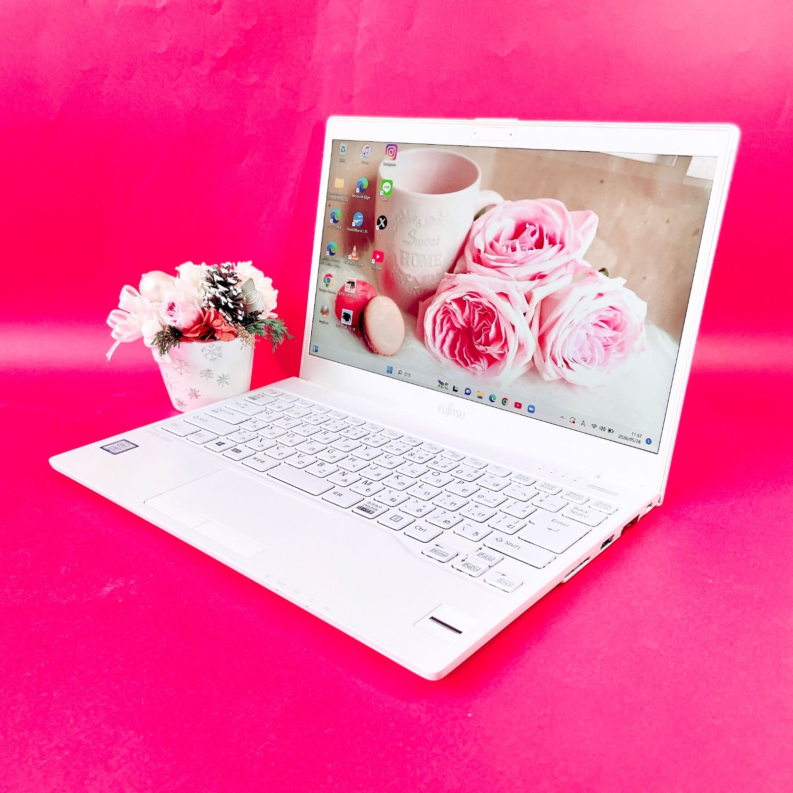 液晶美品✨️富士通 第8世代Corei7✨小型軽量ノートパソコン