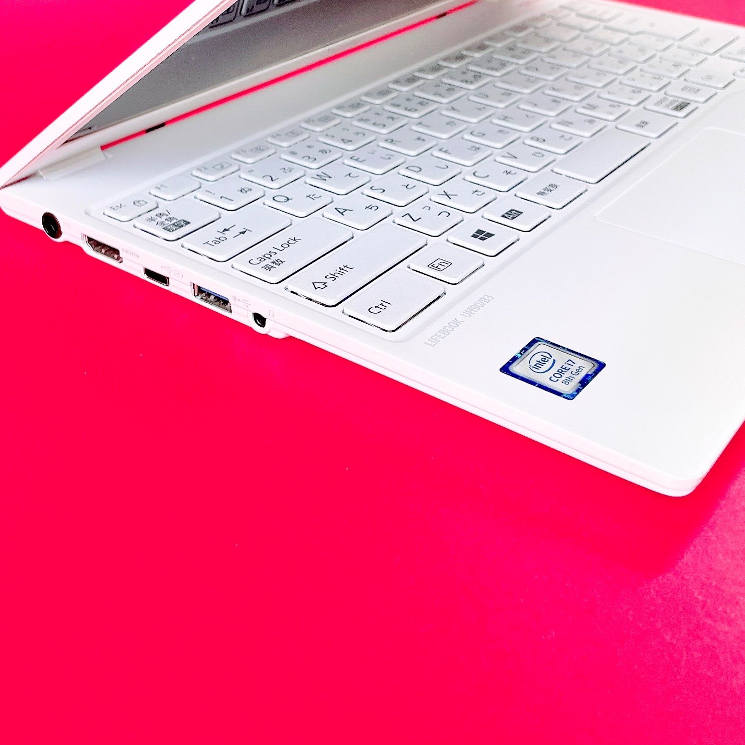 液晶美品✨️富士通 第8世代Corei7✨小型軽量ノートパソコン
