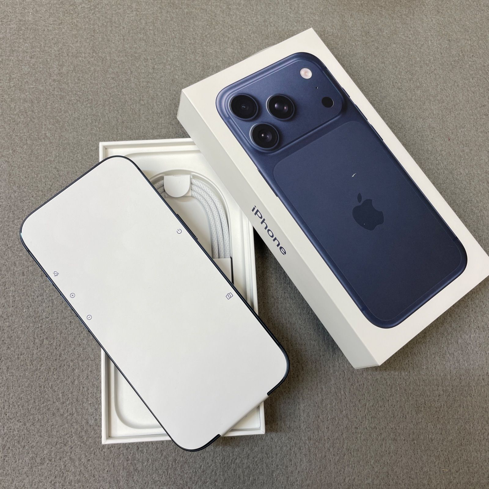 iPhone 17 Pro 256GB ブルー SIMフリー - メルカリ