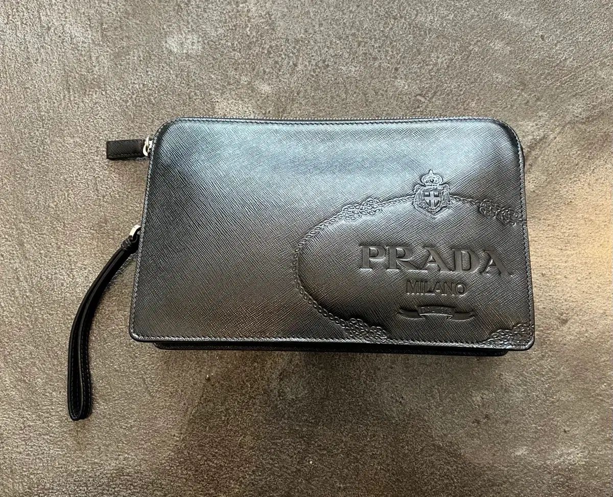 プラダ クラッチバッグ(正規品)