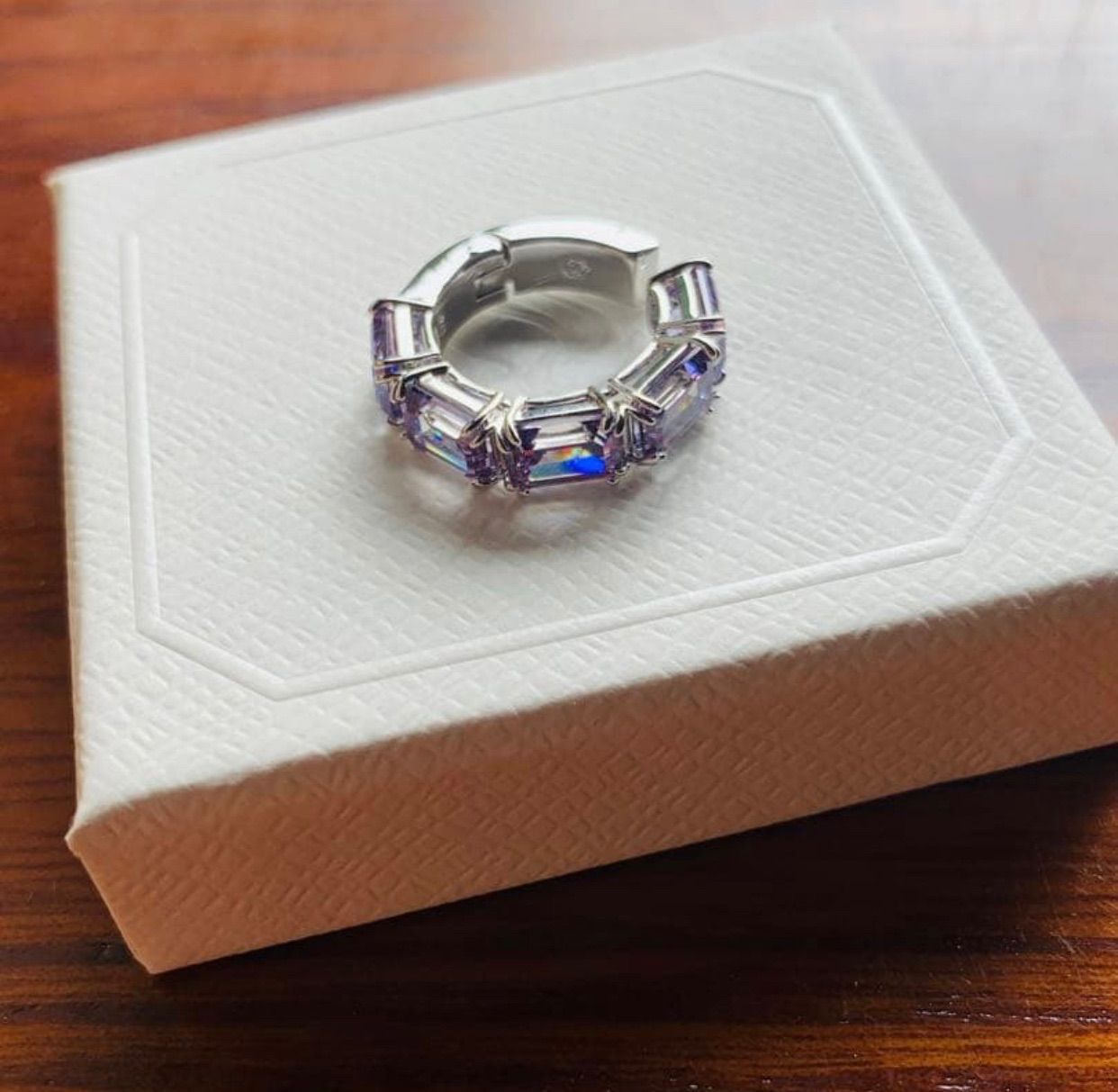 Swarovski スワロフスキー Millenia 、片耳イヤーカフ ほぼ新品 片耳 スワロフスキー Swarovski Millenia イヤーカフ - メルカリ