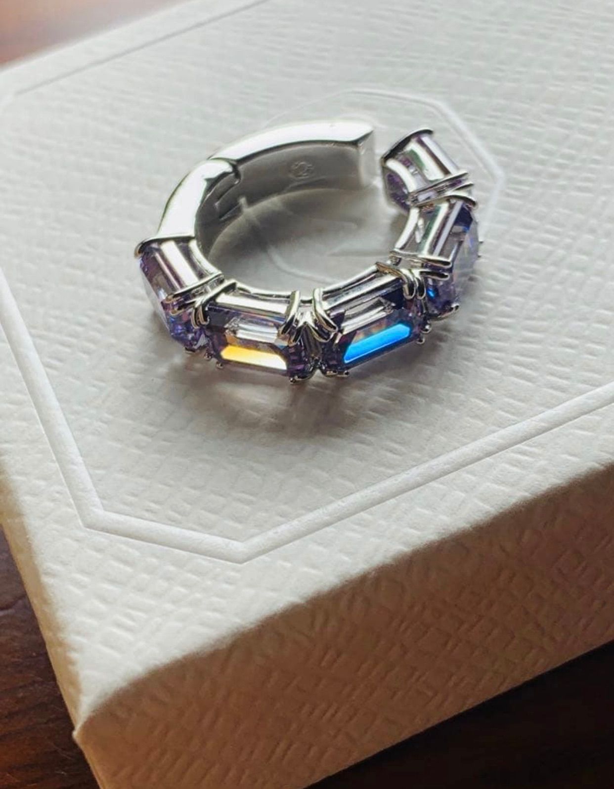 スワロフスキー 片耳 ほぼ新品 、片耳イヤーカフ Millenia スワロフスキー Swarovski Swarovski メルカリ - イヤーカフ Millenia アクセサリー