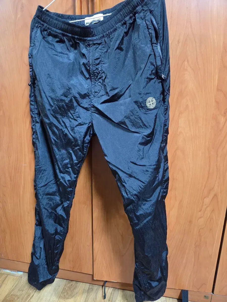 STONE ISLAND ストーンアイランド ナイロンパンツ
