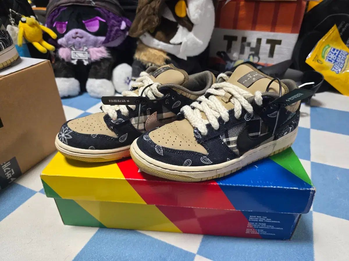 250 NIKE トラヴィス スコット SB ダンク ロー