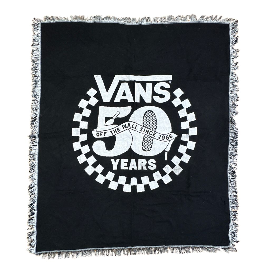 入手困難VANSバンズ50周年記念ラグマルチカバーモノトーンストリートブラック黒 vintageラグ ブランケット マルチカバー タペストリー 企業ロゴ 50周年