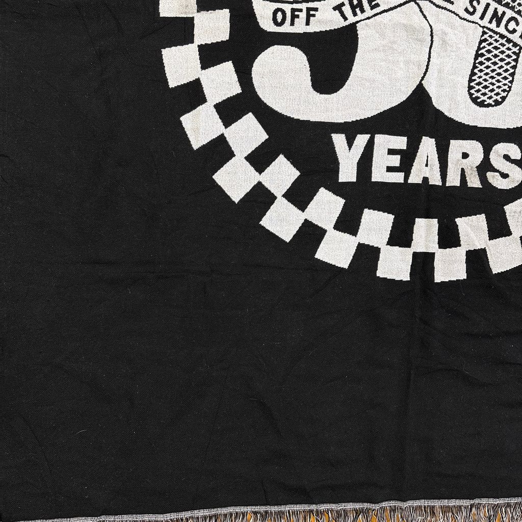 入手困難VANSバンズ50周年記念ラグマルチカバーモノトーンストリートブラック黒 vintageラグ ブランケット マルチカバー タペストリー 企業ロゴ 50周年