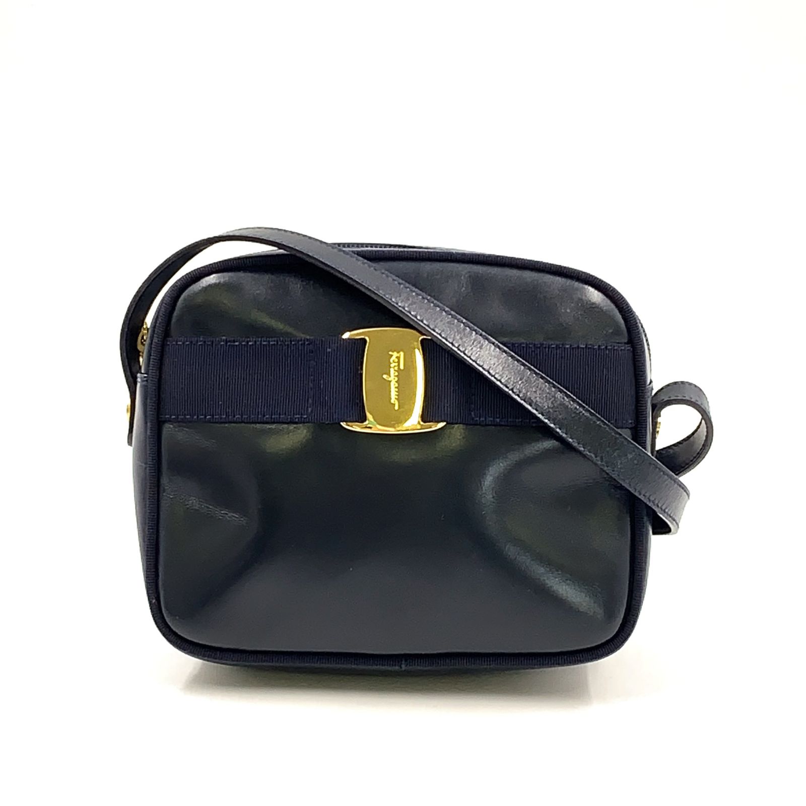 【新着】Salvatore Ferragamo ヴァラ レザー ネイビー ショルダーバッグ ゴールド