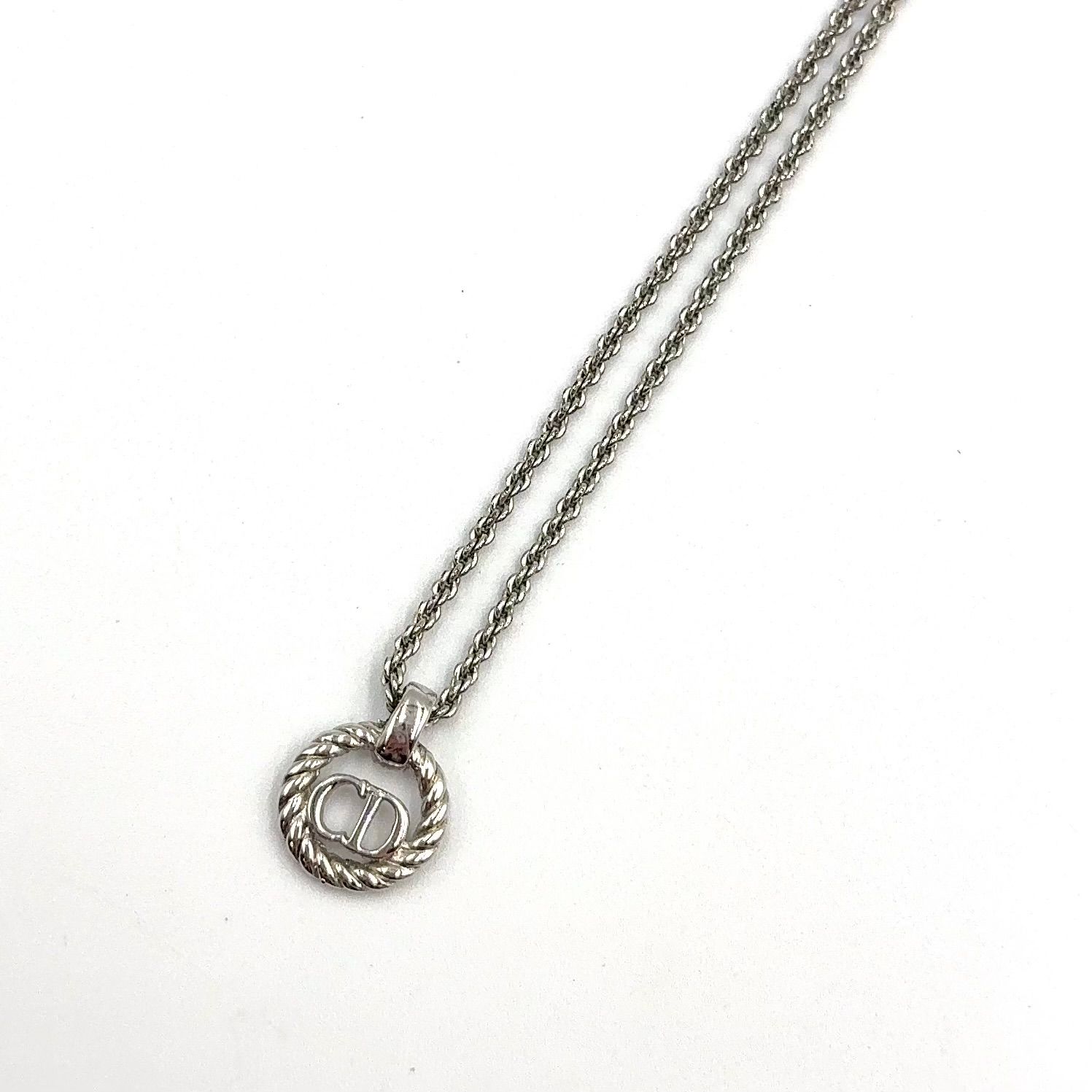 【新着】Christian Dior CDロゴ サークル ツイスト メタル シルバー ネックレス 8,284円