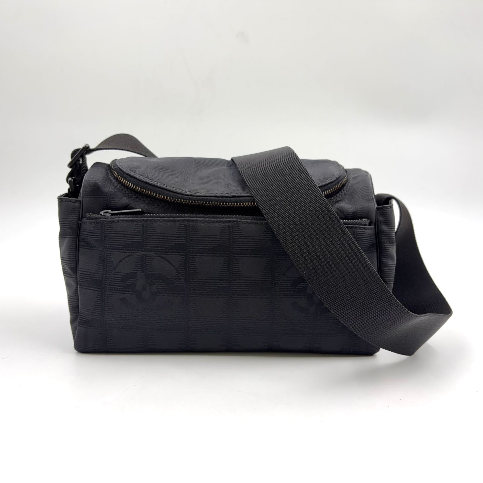 【新着】CHANEL ニュートラベルライン シリアル番号7番台 ナイロン ブラック ショルダーバッグ ブラック