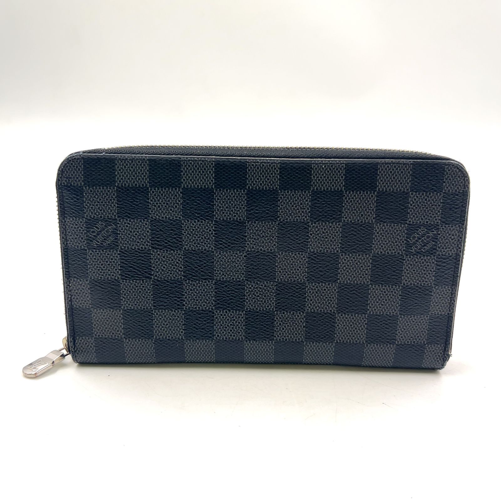 【新着】LOUIS VUITTON ジッピーオーガナイザー NM ダミエグラフィット ダミエグラフィット イニシャル入り PVC ブラック ラウンドファスナー長財布 シルバー N60111