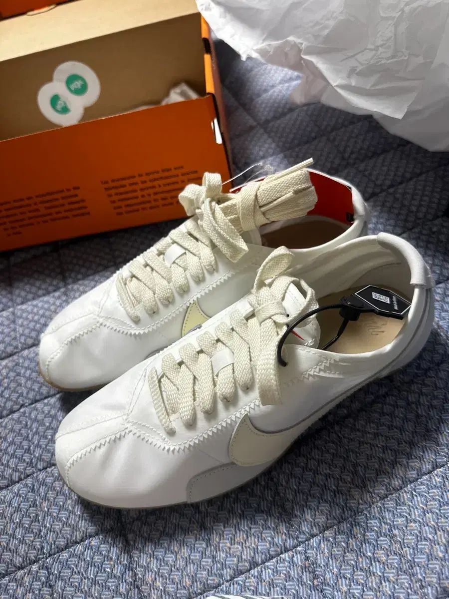 ナイキ ムーンシュー ムーンシューズ 240 新品