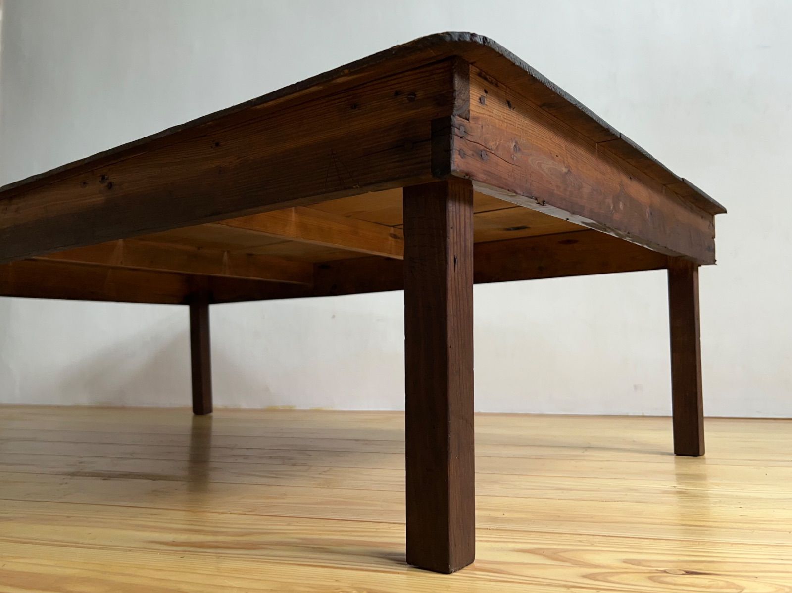 古い杉材テーブル 無垢材 作業台 古家具 ローテーブル 展示台 カフェ