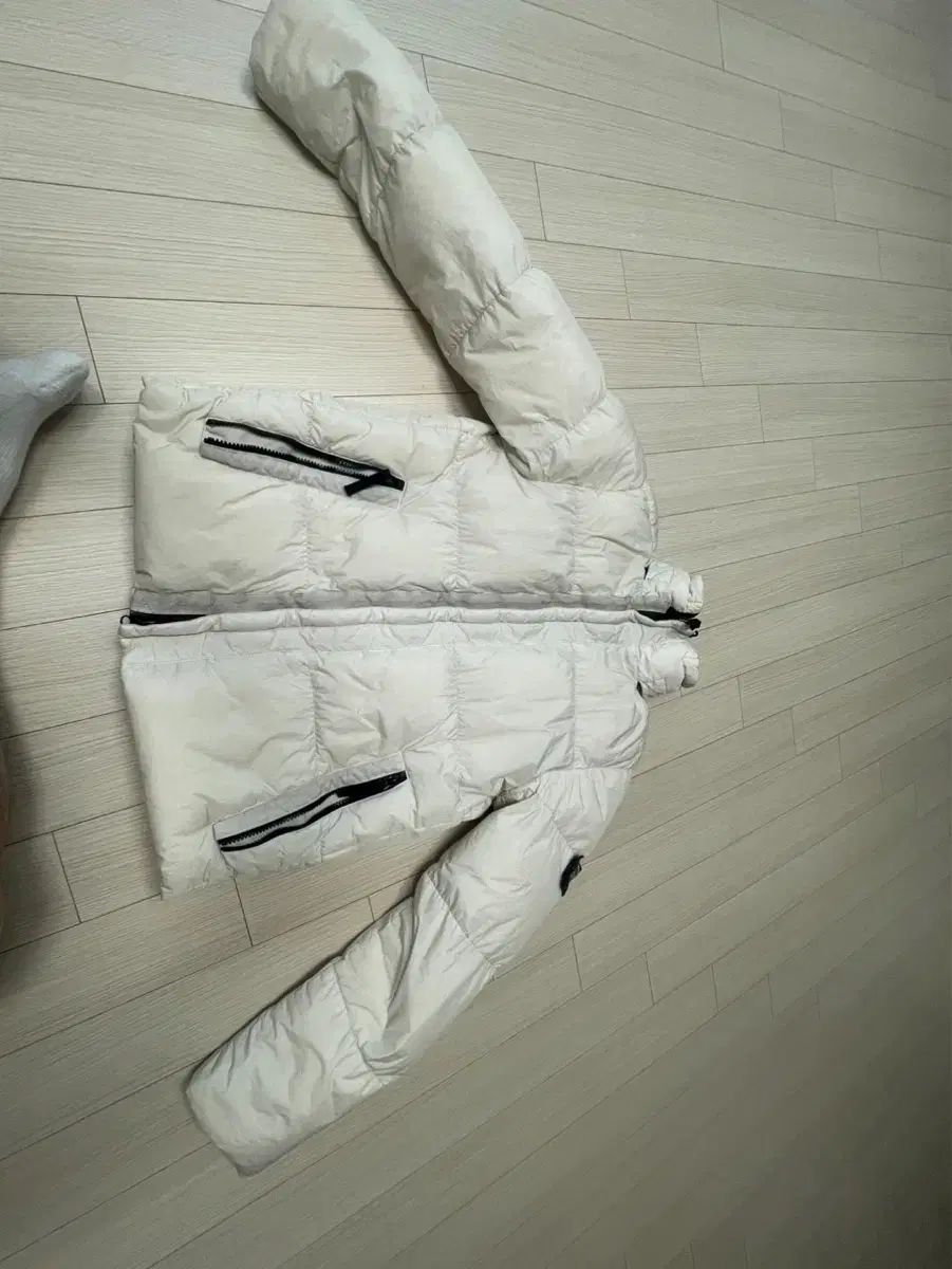 STONE ISLAND ストーンアイランド 白 ダウン