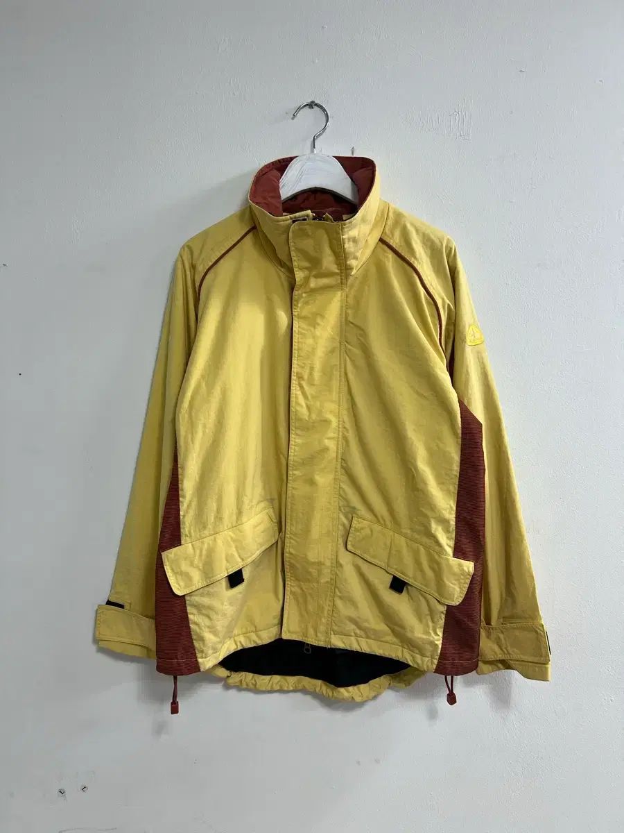 ナイキ Acg イェロー アウター